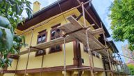 Uređuje se krov na jednoj od najstarijih kuća u Leskovcu: Stara više od 150 godina i simbol balkanskog stila