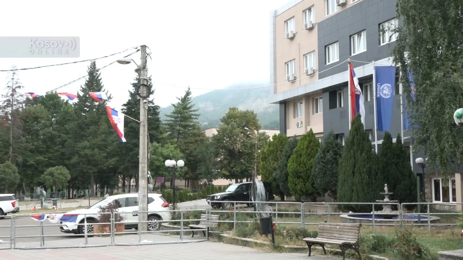 "Spektakl za decu i odrasle" oduševio publiku u Leposaviću: Mađioničar Bokac doneo veče magije