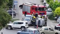 Lančani sudar u Novom Sadu, automobil prevrnut na pešačkom: Učestvovala 4 vozila, povređene 2 osobe