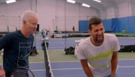 "Odgovori na pitanje, budalo": Pogledajte urnebesnu konverzaciju Novaka i teniske legende, prevod je pobedio!