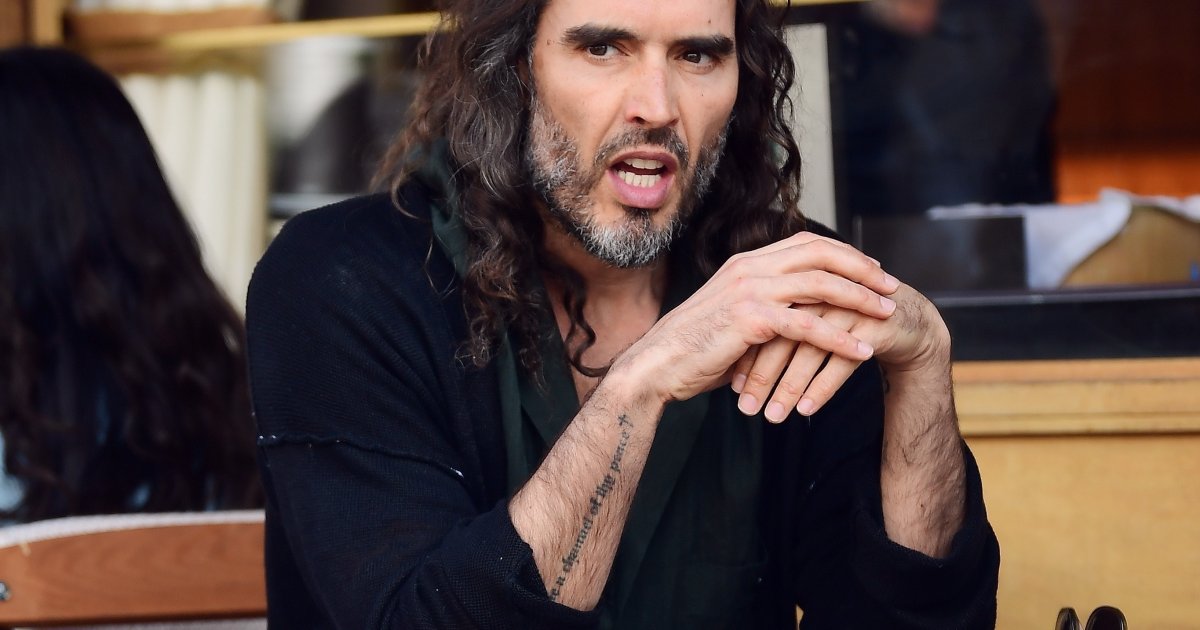 Glumac optužen za seksualne napade zanemeo je uživo u programu: Listao Bibliju 90 sekundi bez odgovora, blam