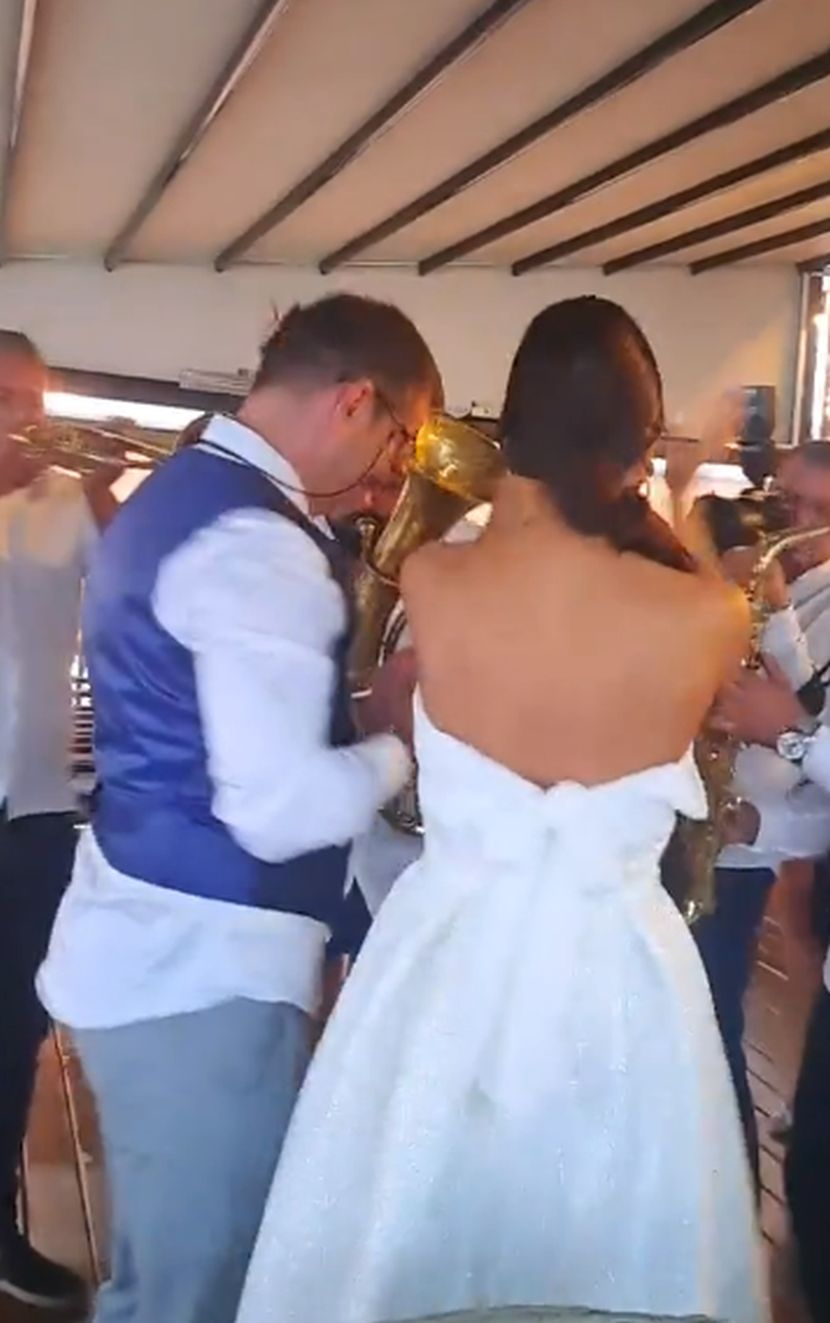 Prvi kadrovi sa proslave venčanja Jelene i Ivana Marinkovića: Mlada blista u belom, a nju niko nije očekivao