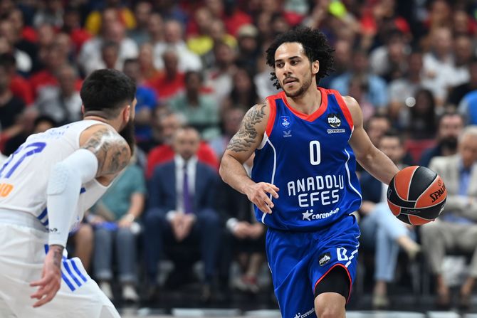 Šejn Larkin, Efes Šejn Larkin, Efes