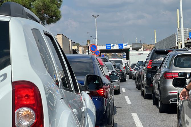 Gužve na granici granica sa Grčkom granični prelazi  na ulazu u Srbiju iz Makedonije i Grčke