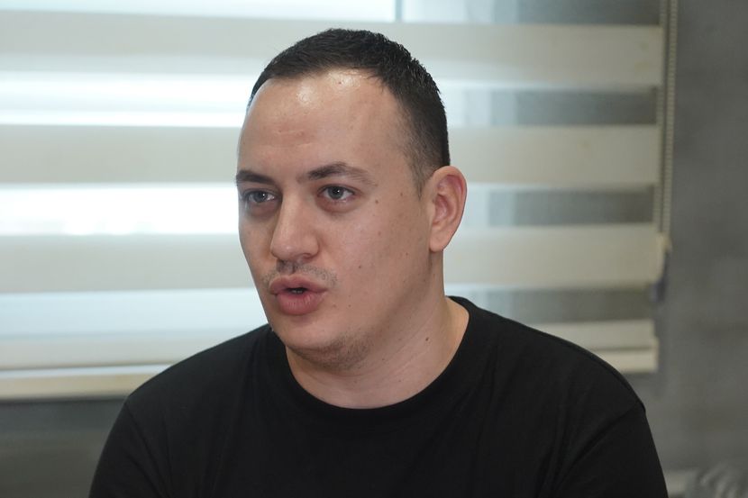 Mirče Radulović podelio fotografiju majke Suzane dok hrani njegovu ćerkicu Elenu
