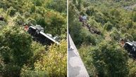 Prvi snimci sa mesta nesreće u Crnoj Gori: Autobus sleteo u provaliju, izvlače putnike, poginulo 2