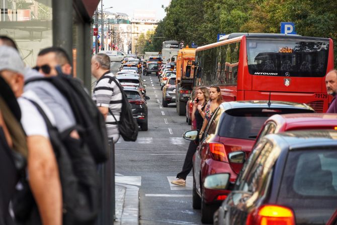 Beograd , jesen, septembar, saobraćaj, gužva, ulica, lepo vreme