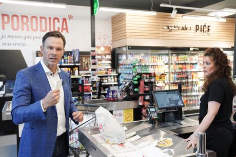 Ministar finansija Siniša Mali kupuje proizvode sa oznakom "Bolja cena"