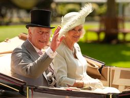 Kralj Čarls Treći kraljica Kamila