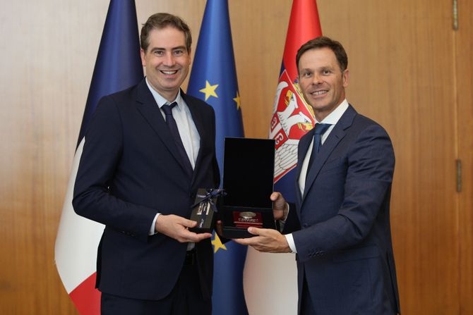 Siniša Mali, Olivije Bešt Siniša Mali, Olivije Bešt