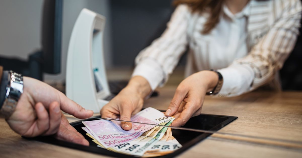 NBS objavila zvanične brojke: Dinar jači prema dolaru, evo šta je sa evrom NBS objavila zvanične brojke: Dinar jači prema dolaru, evo šta je sa evrom