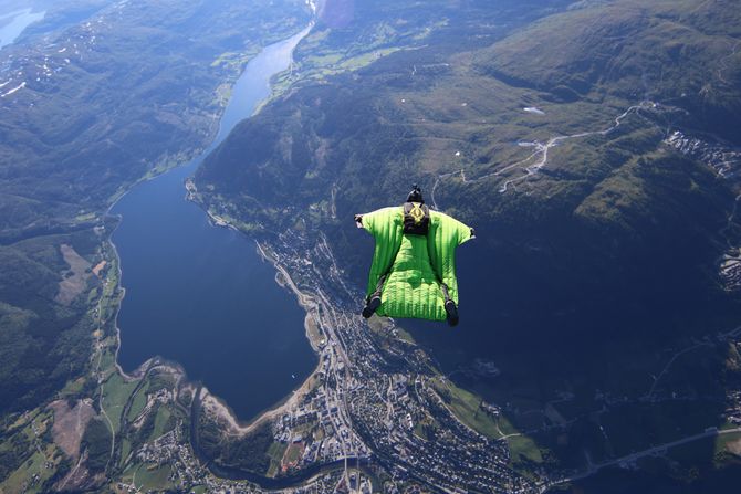 Wingsuit skok skakanje padobranom