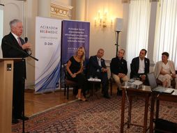 Kampanja za podizanje svesti o raku dojke u Belom dvoru