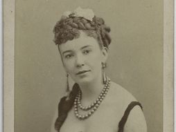 Cora Pearl, Kora Perl