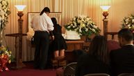 Svađa na sahrani: Brat poslao sestru kući kad je video šta je obukla, procenite da li je preterao