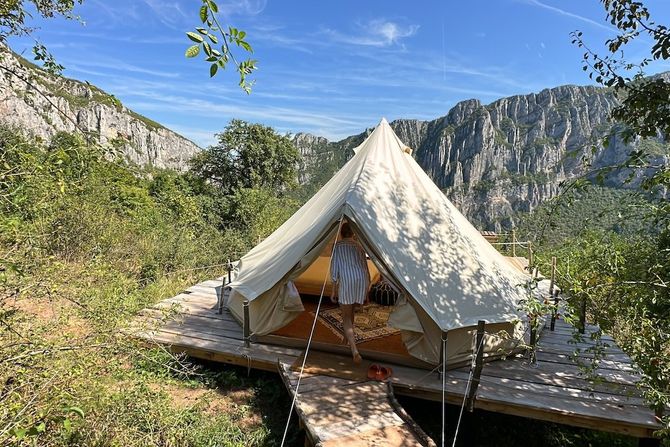 Glamping, vlaška planina, rusi