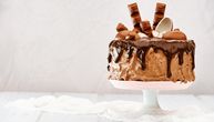 Torta od poznatih čokoladica je zvezda svake trpeze: Kremasta poslastica zadovoljava nepca