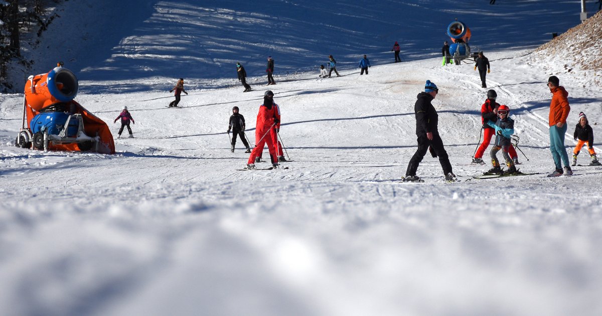 Maloletni skijaš izleteo jutros sa staze na Bjelašnici, u teškom je stanju