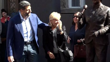 Goca Zdravković otkriva spomenik Tomi Zdravkoviću