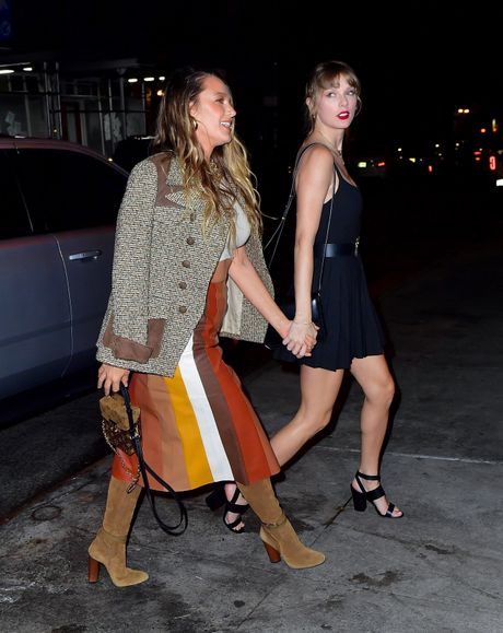 Blake Lively, Taylor Swift, Sophie Turner, Blejk Lajvli, Tejlor Svift i Sofi Tarner