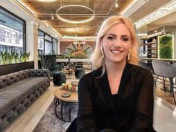 Jovana Cimbaljević, salon