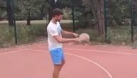 Predivna scena sa Košutnjaka: Novak Đoković zaigrao košarku sa mališanima, pokazao šta ume pod obručima