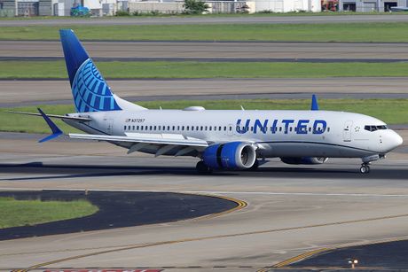 United Airlines Boeing 737 MAX 8