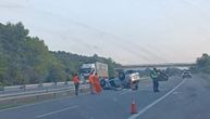 Težak udes na auto-putu Beograd - Niš: Od siline udarca, automobili završili na krovu