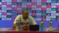 Trener Asvela oštro o tome što je ekipa tek danas stigla u Beograd: "Dajte mi više novca, pa ću doći ranije"