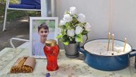 Ovo je danas najtužnija slika u Srbiji: Osmeh ubijenog dečaka Andrije i plamen sveća koje neutešno gore