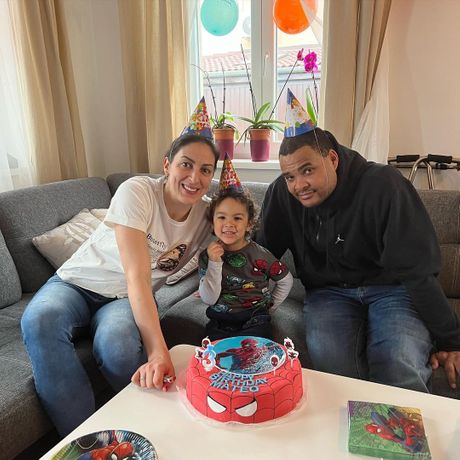 Jelena Bruks sa sinom i suprugom