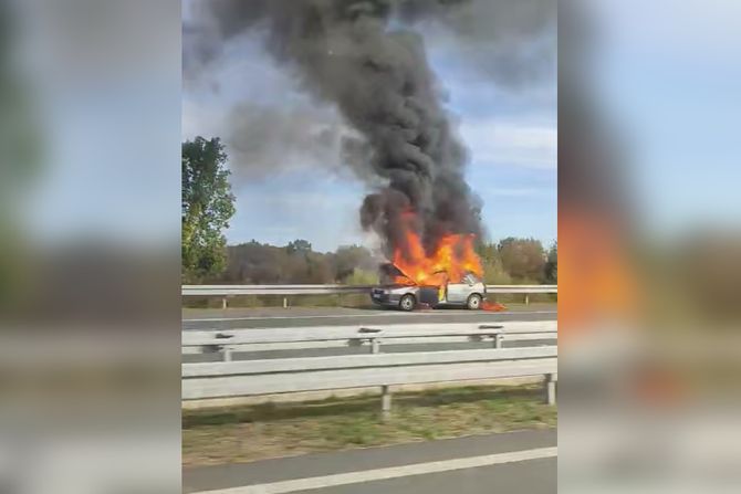 Požar, automobil, Miloš Veliki, autoput Požar, automobil, Miloš Veliki, autoput