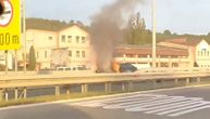 Užasan prizor na auto-putu: Potpuno izgoreo automobil, ostala samo crna "školjka"
