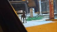 Novopazarac 20 minuta nije smeo da napusti auto zbog dobermana: Pas se slobodno šeta ulicom, građani u panici