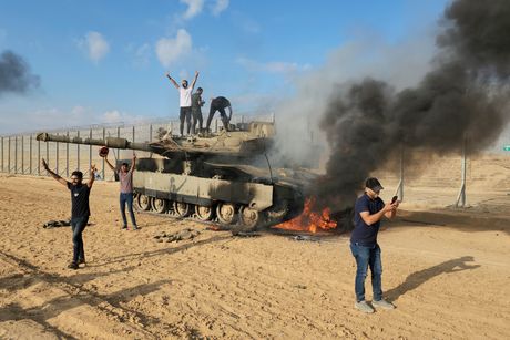 Rat u Izraelu, Hamas, izraelski tenk