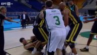 Adetokumbo nasrnuo na Srbina: Grk isključen, izgubio živce, sklanjali ga saigrači od protivnika!