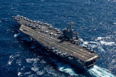 Američki nosač aviona USS Dvajt Ajzenhauer Aircraft Carrier USS Dwight Eisenhower