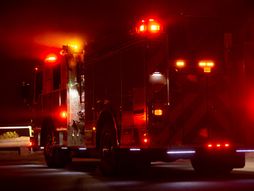 Požar vatrogasci noć