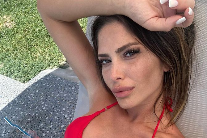 Ana Radulović Ana Radulović