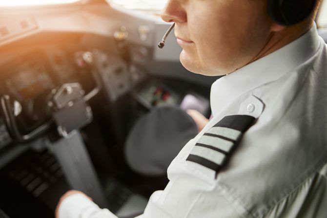 Pilot, prvi oficir Pilot, prvi oficir