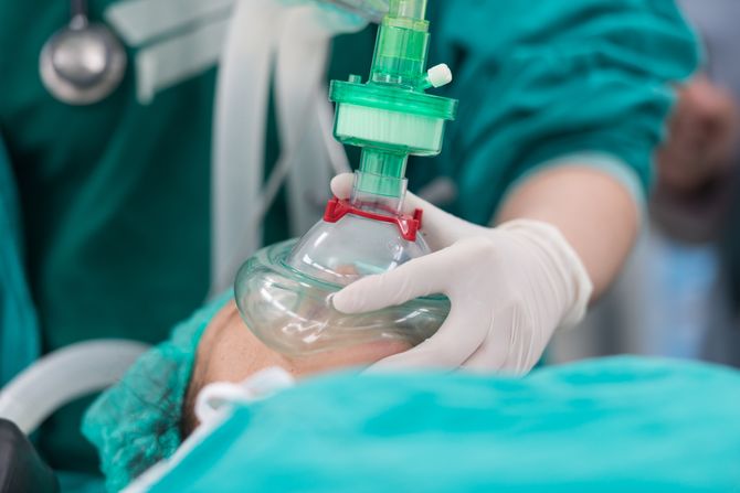 anestezija maska za kiseonika bolnica pacijent operacija anestezija maska za kiseonika bolnica pacijent operacija