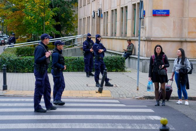 Poljska, policija, Varšava, spomenik, pretnja, bomba Poljska, policija, Varšava, spomenik, pretnja, bomba
