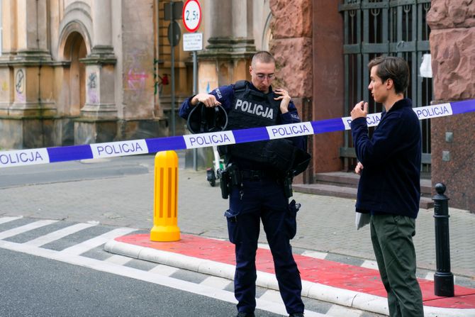 Poljska, policija, Varšava, spomenik, pretnja, bomba