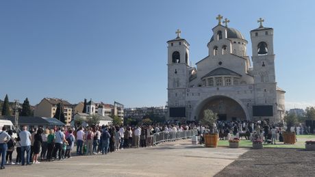 Hram Hristovog vaskrsenja, Podgorica, patrijarh Porfirije, liturgija
