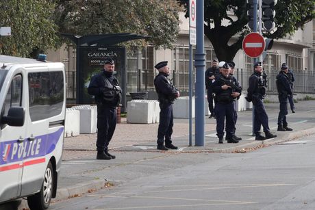 Francuska škola Gambeta Aras policija
