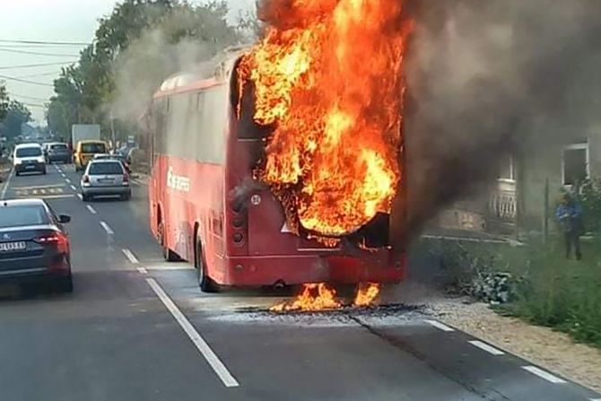 Krnješevci zapaljen autobus