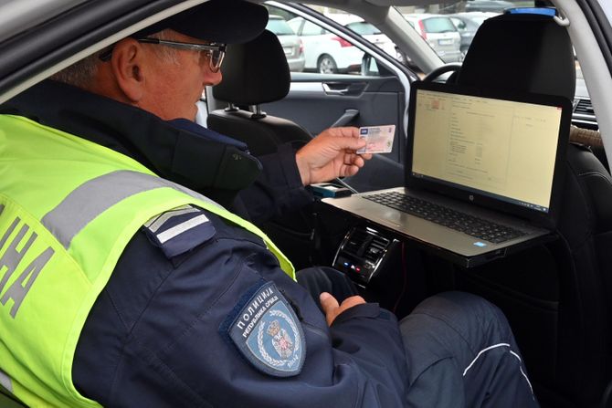 Uprava saobraćajne policije, kontrola autobusa