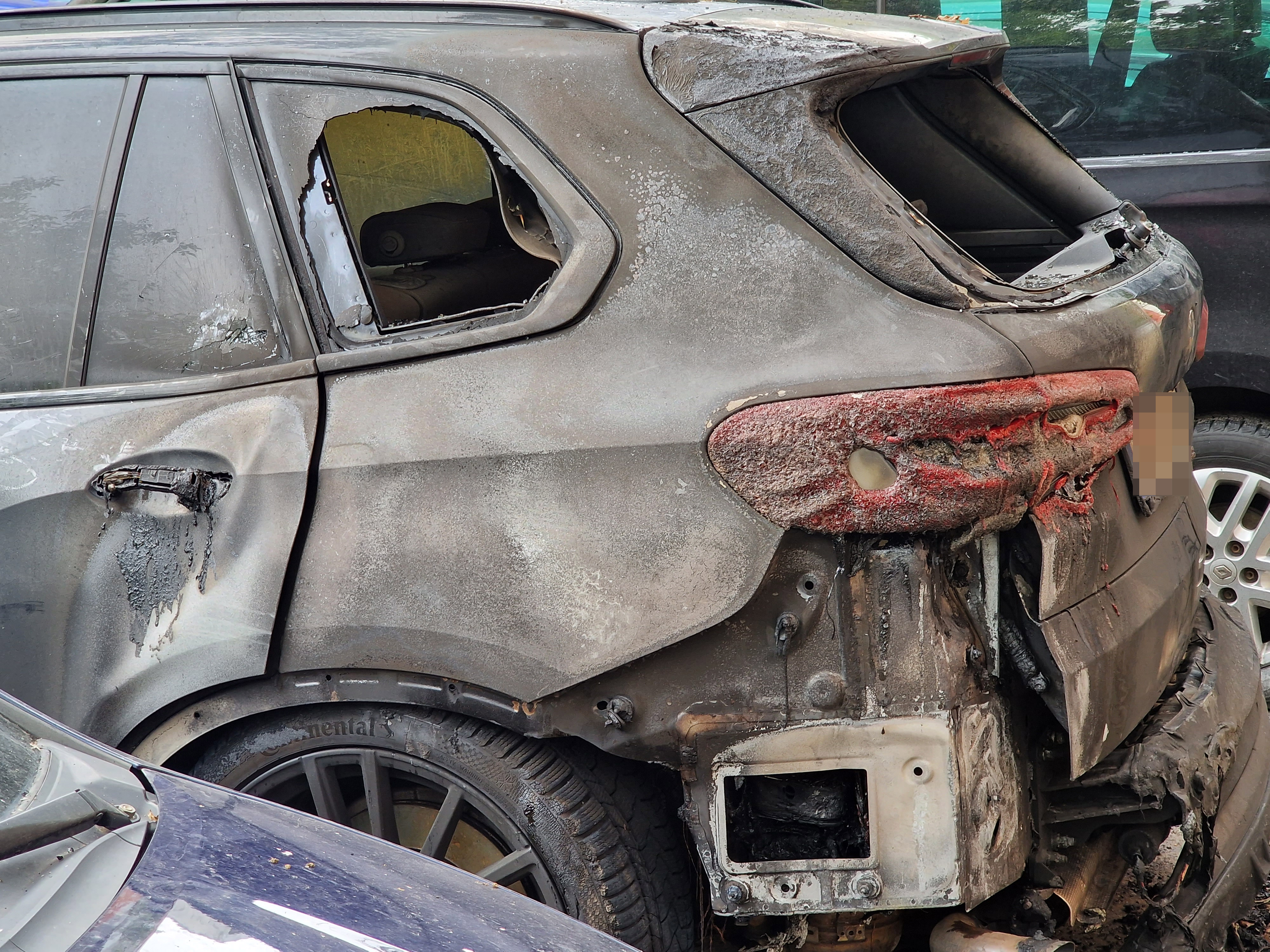 Izgoreo automobil u Beogradu: Nakon požara ostala katastrofa