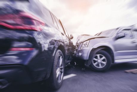 Saobraćaj nesreća automobil sudar