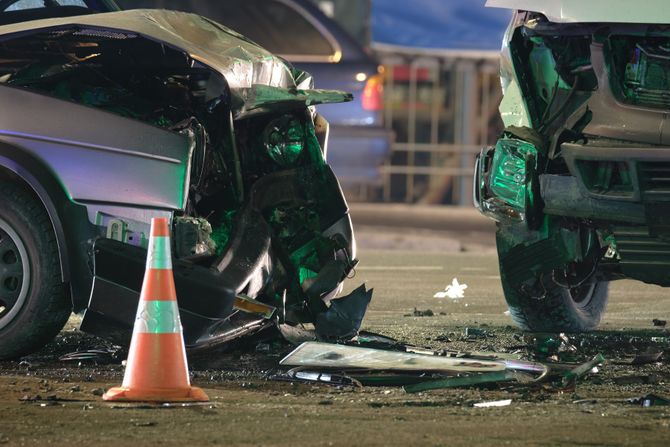 Saobraćaj nesreća automobil sudar noć